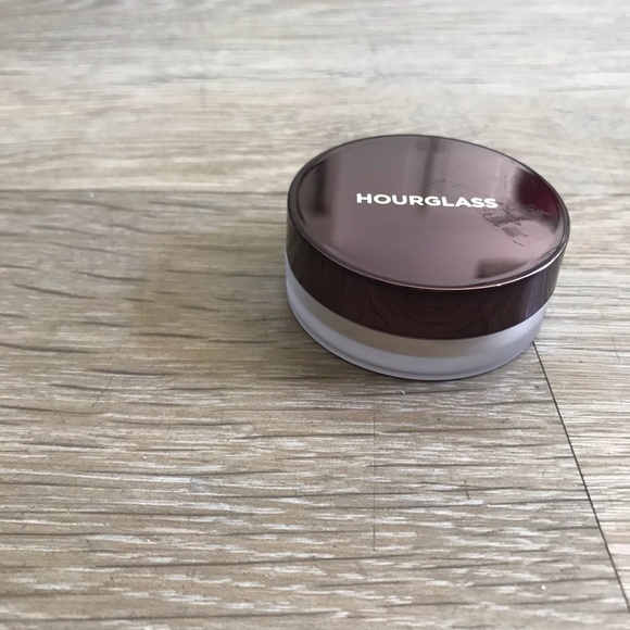 HOURGLASS NEW Veil Translucent Setting Powder - Picture 8 of 8